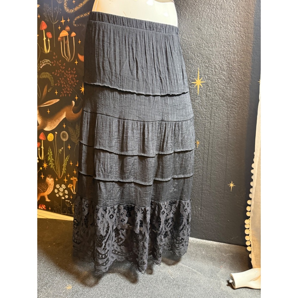 J GEE Black Crinkle Tiered Maxi Skirt Lace Trim Boho Gothic Women Medium